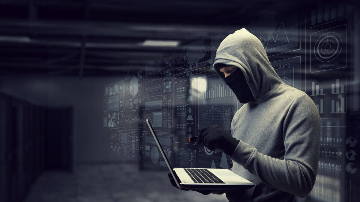 Internetes csalások: Fajtái és jelei, mit tehetsz csalás áldozataként